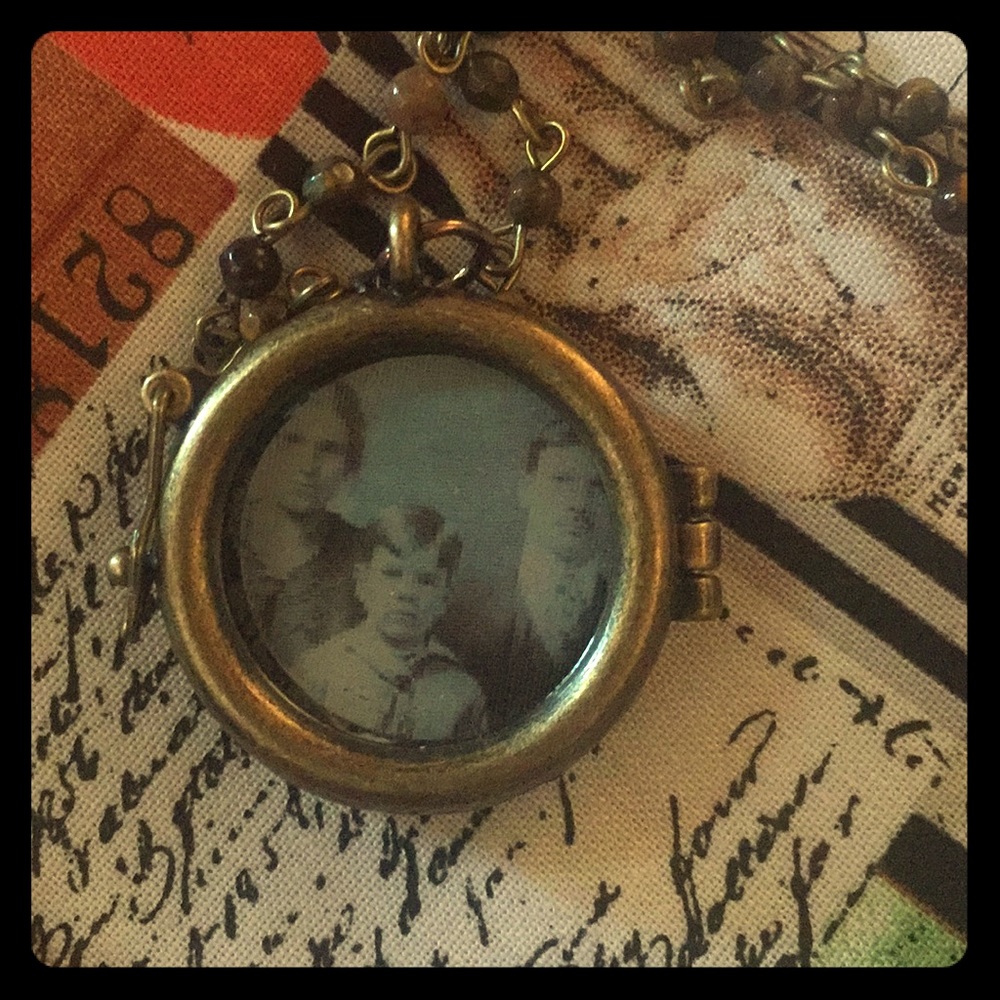 Mourning necklace